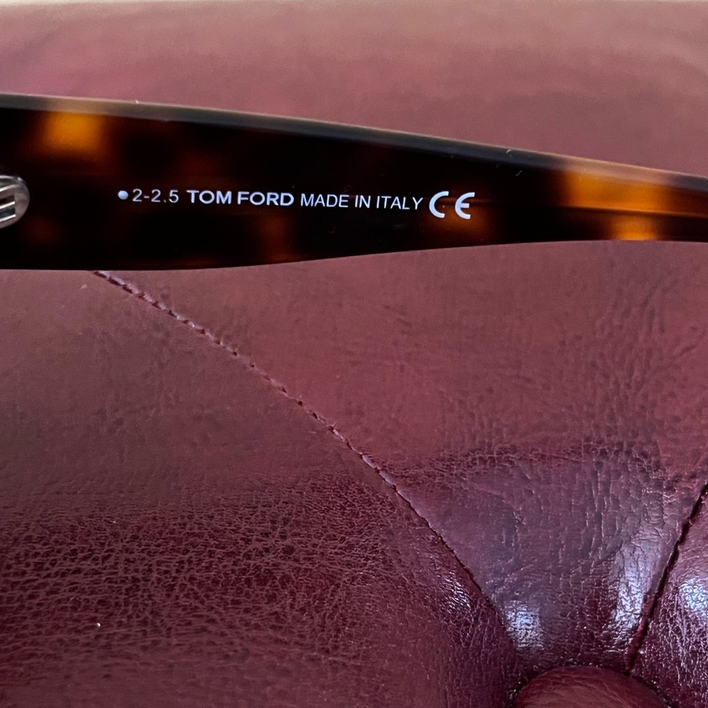 New Tom Ford Sunglasses with Case and Cloth. - Picture 7 of 11